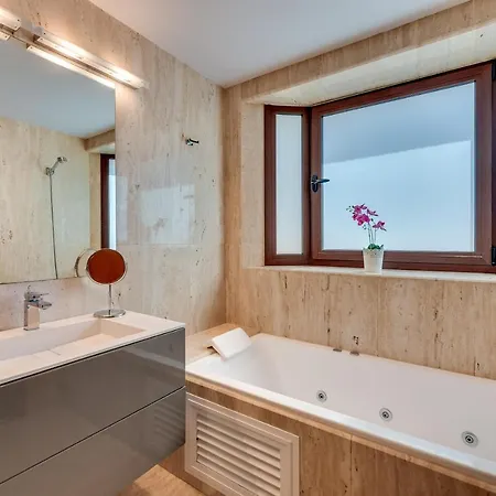 Vacation I Private Heated Swimming Pool, Walking Distance To Puerto Banus, Security 24-7, Bbq, Wifi Apartment Marbella