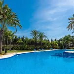 Vacation I Private Heated Swimming Pool, Walking Distance To Puerto Banus, Security 24-7, Bbq, Pool Table, Wifi Lägenhet Marbella