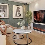 Vacation I Private Heated Swimming Pool, Walking Distance To Puerto Banus, Security 24-7, Bbq, Pool Table, Wifi