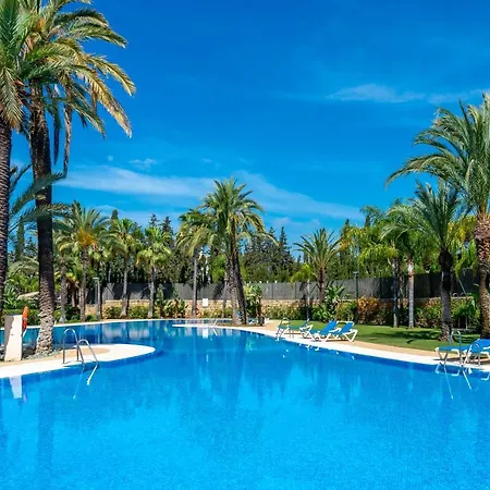 Vacation Marbella: Private Heated Pool Retreat Near Puerto Banus Apartment *