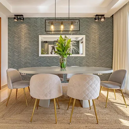 Vacation I Private Heated Swimming Pool, Walking Distance To Puerto Banus, Security 24-7, Bbq, Wifi アパート *