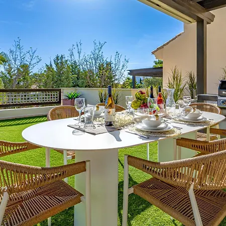 Apartamento Vacation I Private Heated Swimming Pool, Walking Distance To Puerto Banus, Security 24-7, Bbq, Pool Table, Wifi Marbella