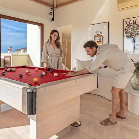 Vacation I Private Heated Swimming Pool, Walking Distance To Puerto Banus, Security 24-7, Bbq, Pool Table, Wifi