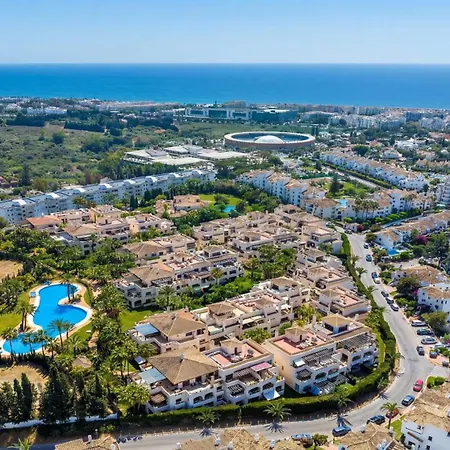 Vacation I Private Heated Swimming Pool, Walking Distance To Puerto Banus, Security 24-7, Bbq, Pool Table, Wifi Lägenhet *