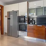 Vacation I Private Heated Swimming Pool, Walking Distance To Puerto Banus, Security 24-7, Bbq, Pool Table, Wifi Apartmán *