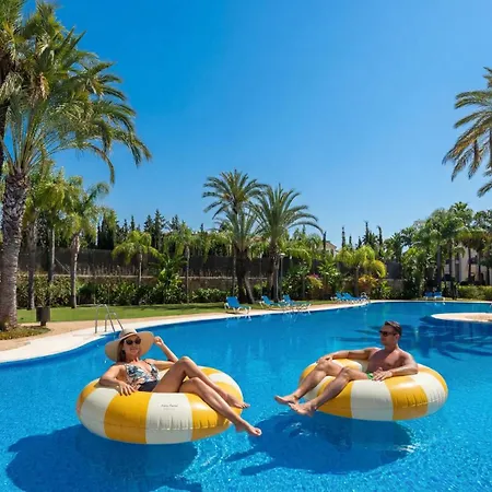 Appartamento Vacation I Private Heated Swimming Pool, Walking Distance To Puerto Banus, Security 24-7, Bbq, Pool Table, Wifi Marbella